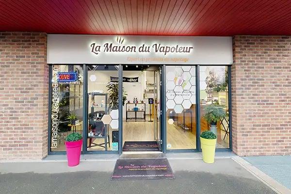façade en briques, pots de fleurs, enseigne, tapis, trottoir