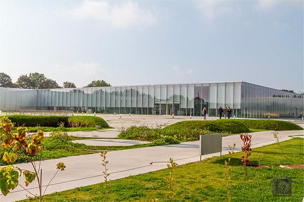 Musée du Louvre Lens dans la région du Pas de Calais