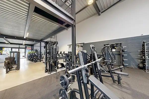 poids, machines, vélos, accueil, espaces de muscu